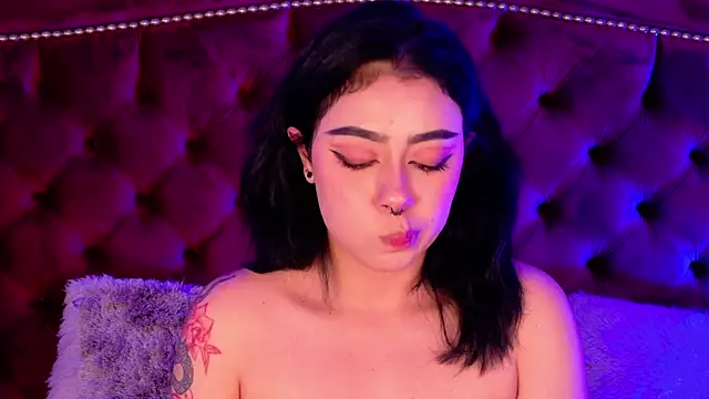 TaniaRedd_'s Live XXX Chat