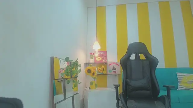 esmeralda_cuisman élő XXX-chatje