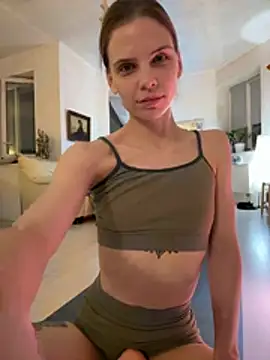 LeyaJohnson élő XXX-chatje