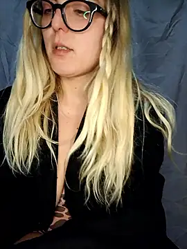 dolcehelena993: онлайн-секс-чат