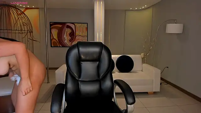 NatalieLewis' Live XXX Chat