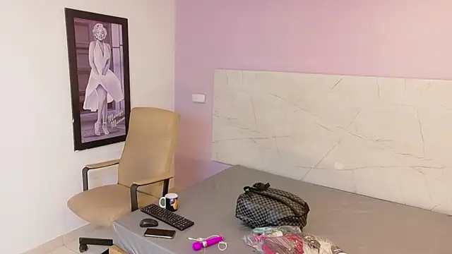 Lorraine_Jackson: онлайн-секс-чат