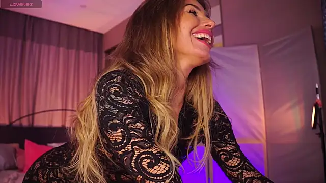 Nikki__Amour élő XXX-chatje