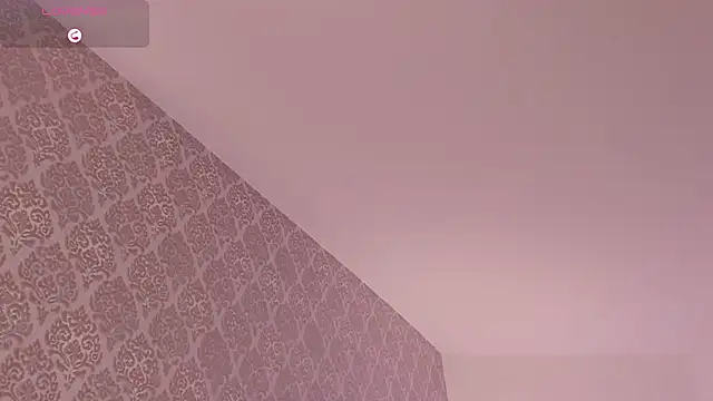 AriRobert_'s Live XXX Chat