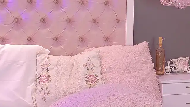 VioletBlaze's Live XXX Chat