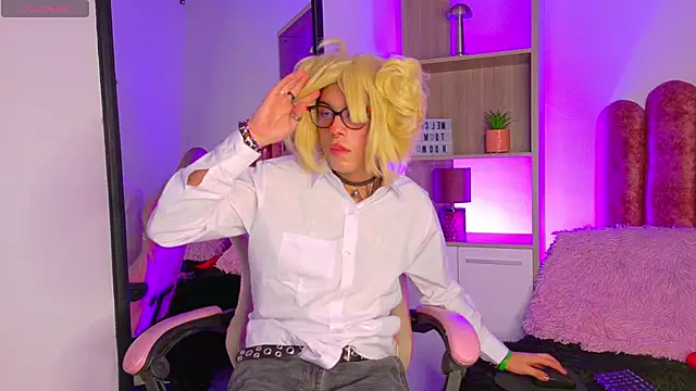 Lullaby_Charade élő XXX-chatje