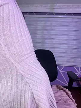 MiiaaJoness' Live XXX Chat