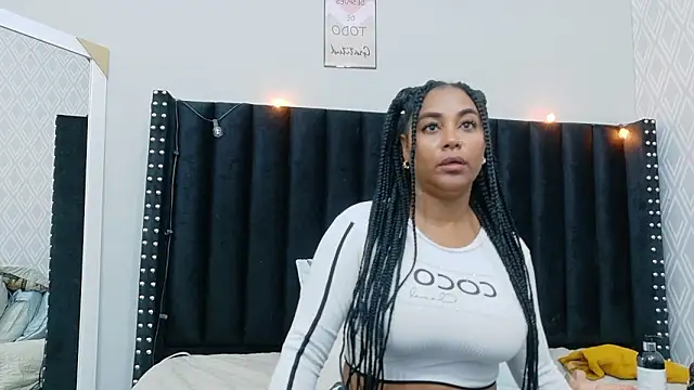 colombiamommy Adlı Modelin Canlı XXX Sohbeti