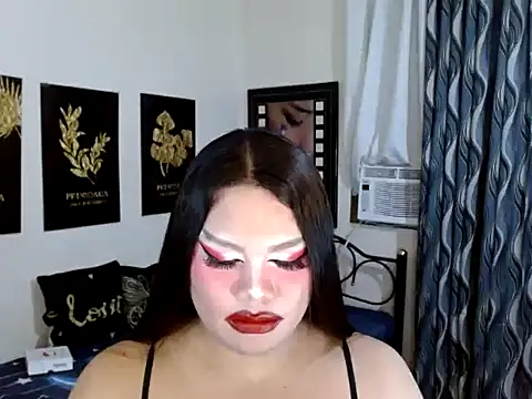 TSbrianaHugeCock élő XXX-chatje