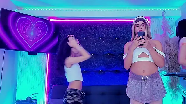 Queens_Wonders_Blonders' Live XXX Chat