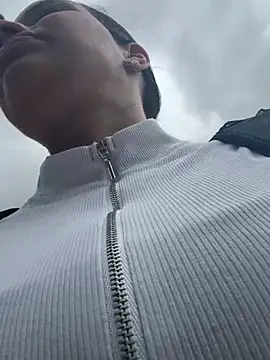 Anavalle Adlı Modelin Canlı XXX Sohbeti