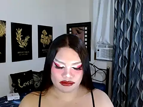 TSbrianaHugeCock 在線直播表演