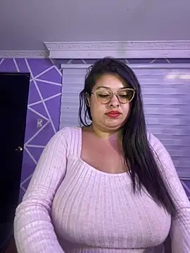 MiiaaJoness' Live XXX Chat