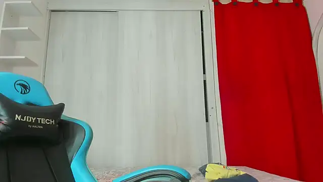 Lunastar02 élő XXX-chatje