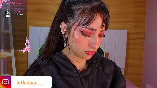 Abril_Velvet_a_'s Live XXX Chat