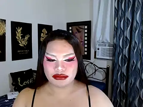 TSbrianaHugeCock élő XXX-chatje