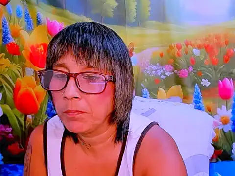 indianroxy's Live XXX Chat