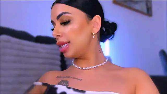 Moonamour live XXX chat