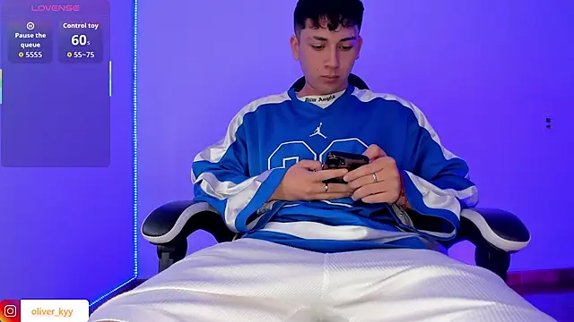 oliver_kyy's Webcam Show