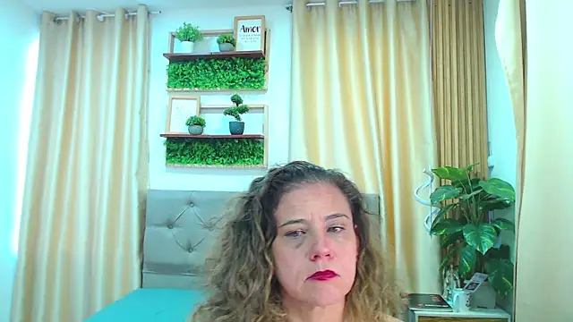 sasi_luna live XXX chat