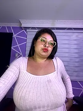 MiiaaJoness' Live XXX Chat