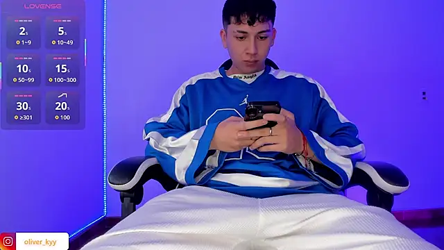 oliver_kyy's Live XXX Chat