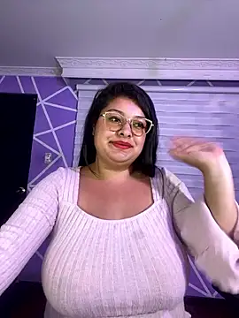 MiiaaJoness' Live XXX Chat