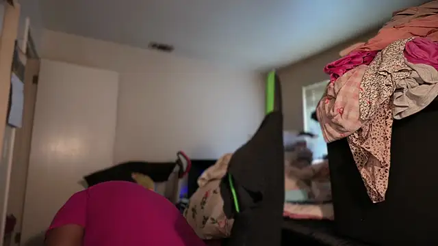 -Yagurlwest's Live XXX Chat