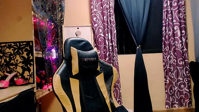 miss_ellaxx's Live XXX Chat