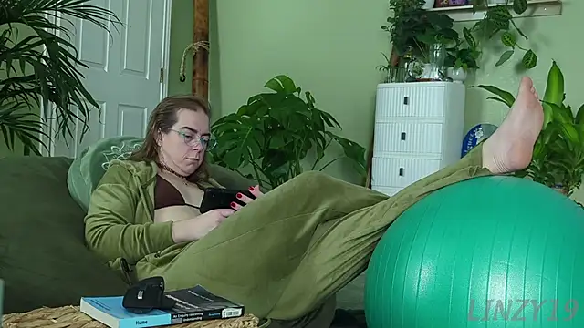 Linzy_19's Webcam Show