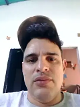 Hot_p0lla_grande_activo: διαδικτυακό σόου στην κάμερα