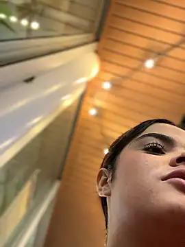 Kaily_Sweet16 Adlı Modelin Canlı XXX Sohbeti