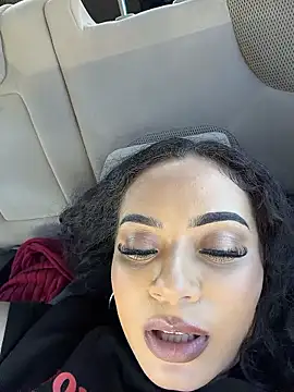 Онлайн чат XXX CarmelaAnthony