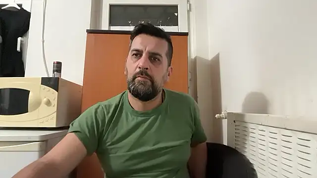 TARKAN1: διαδικτυακό σόου στην κάμερα