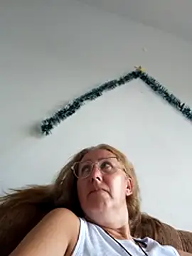 MILEIDE980's Live XXX Chat