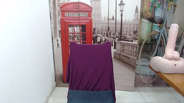 curly_greeneyed Adlı Modelin Canlı XXX Sohbeti