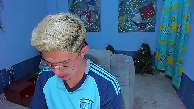 patrik_027 Adlı Modelin Canlı XXX Sohbeti