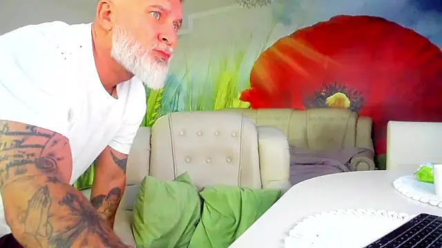 BlowMyXXL's Live XXX Chat