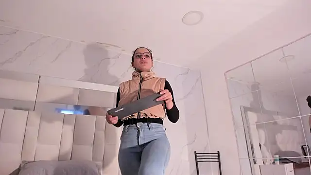 Maia_Park élő XXX-chatje