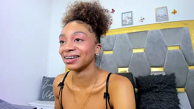 AliyahBrowns: онлайн-секс-чат