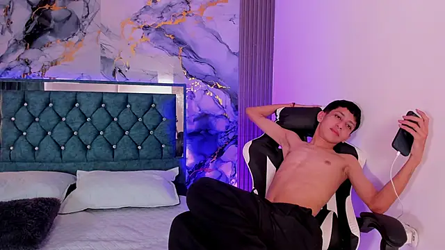 spicyslim_'s Webcam Show