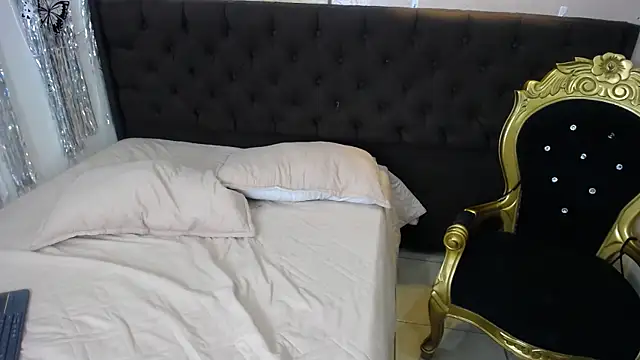 Онлайн чат XXX Alaiia___