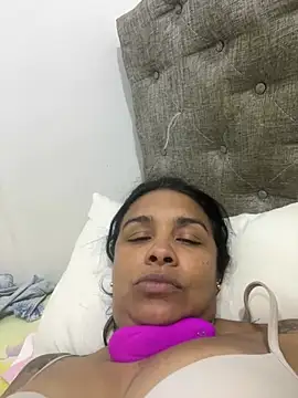 Valeriacaliente's Live XXX Chat