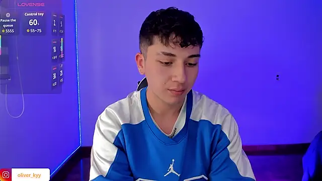 Онлайн чат XXX oliver_kyy