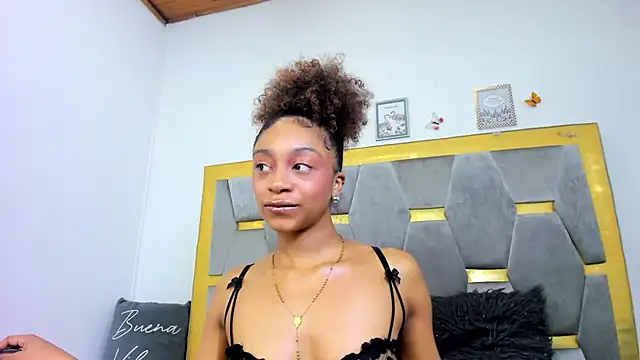 AliyahBrowns Show in webcam