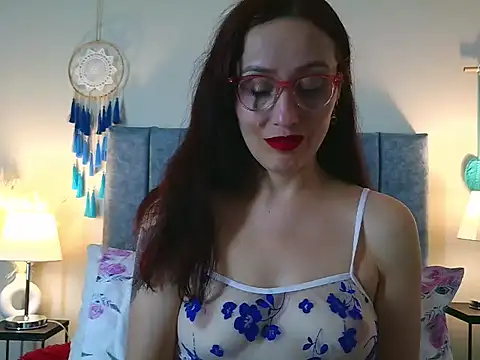 IberianMoonMK's Live XXX Chat