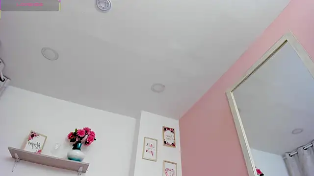 LauraRaider's Webcam Show