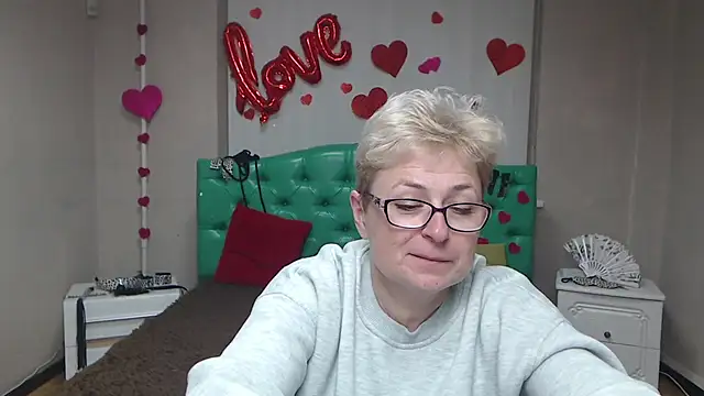 EmiliaGree's Live XXX Chat