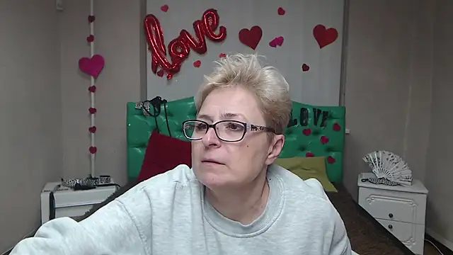 EmiliaGree's Live XXX Chat