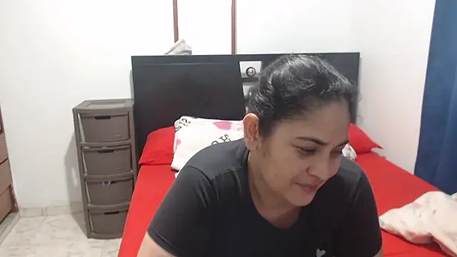 ihan_zara Adlı Modelin Canlı XXX Sohbeti